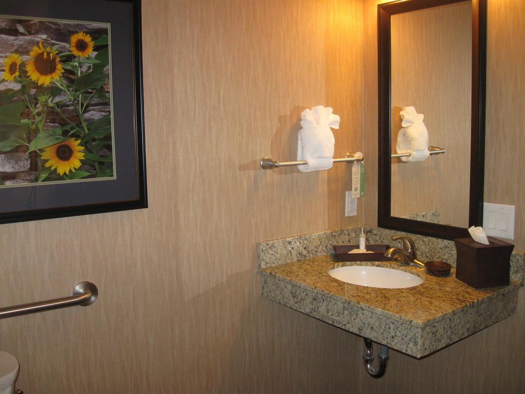 Little Missouri Inn & Suites New Town Eksteriør billede