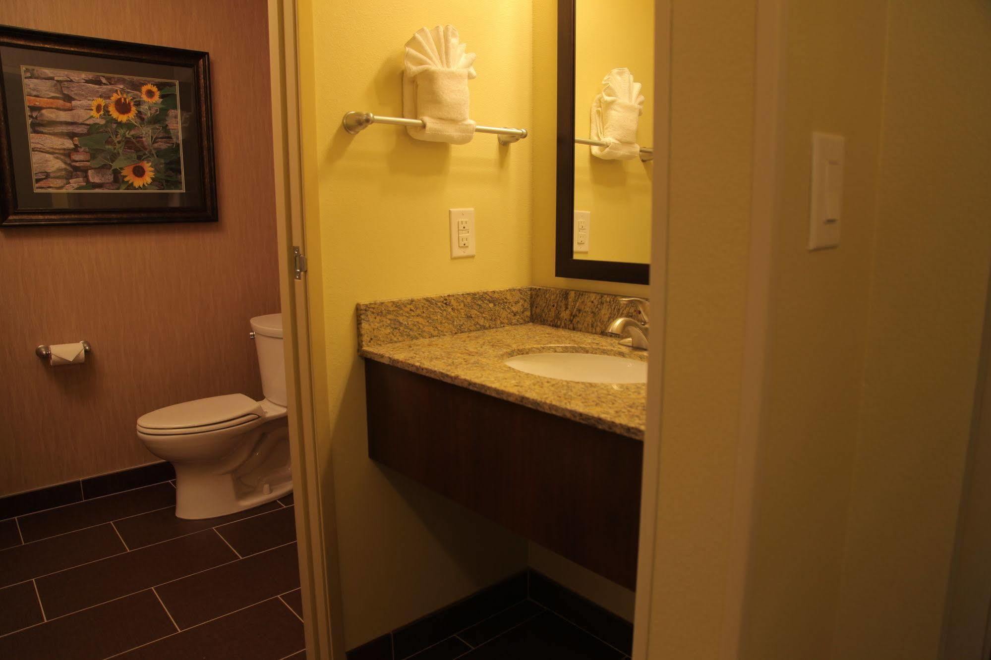 Little Missouri Inn & Suites New Town Eksteriør billede