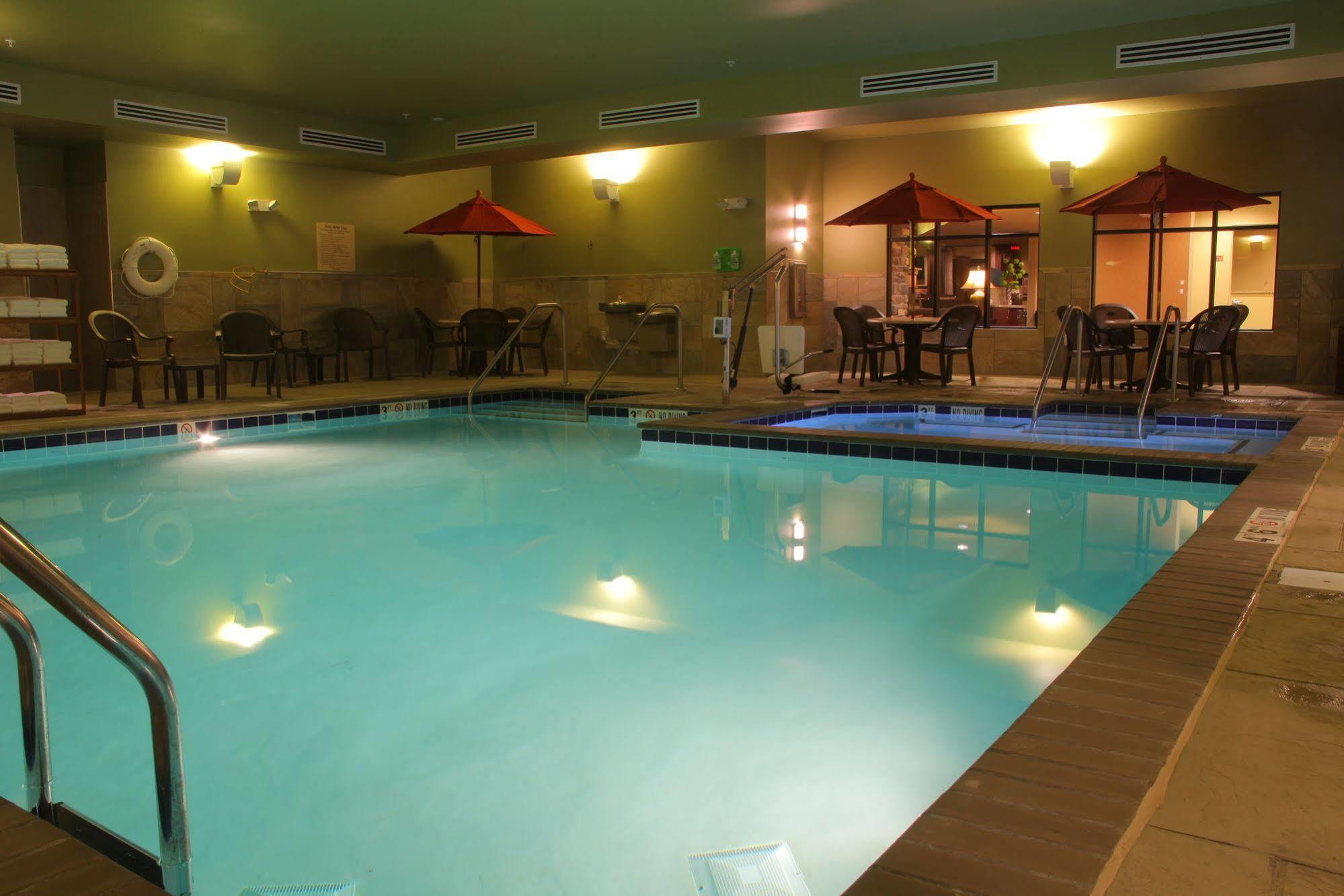 Little Missouri Inn & Suites New Town Eksteriør billede