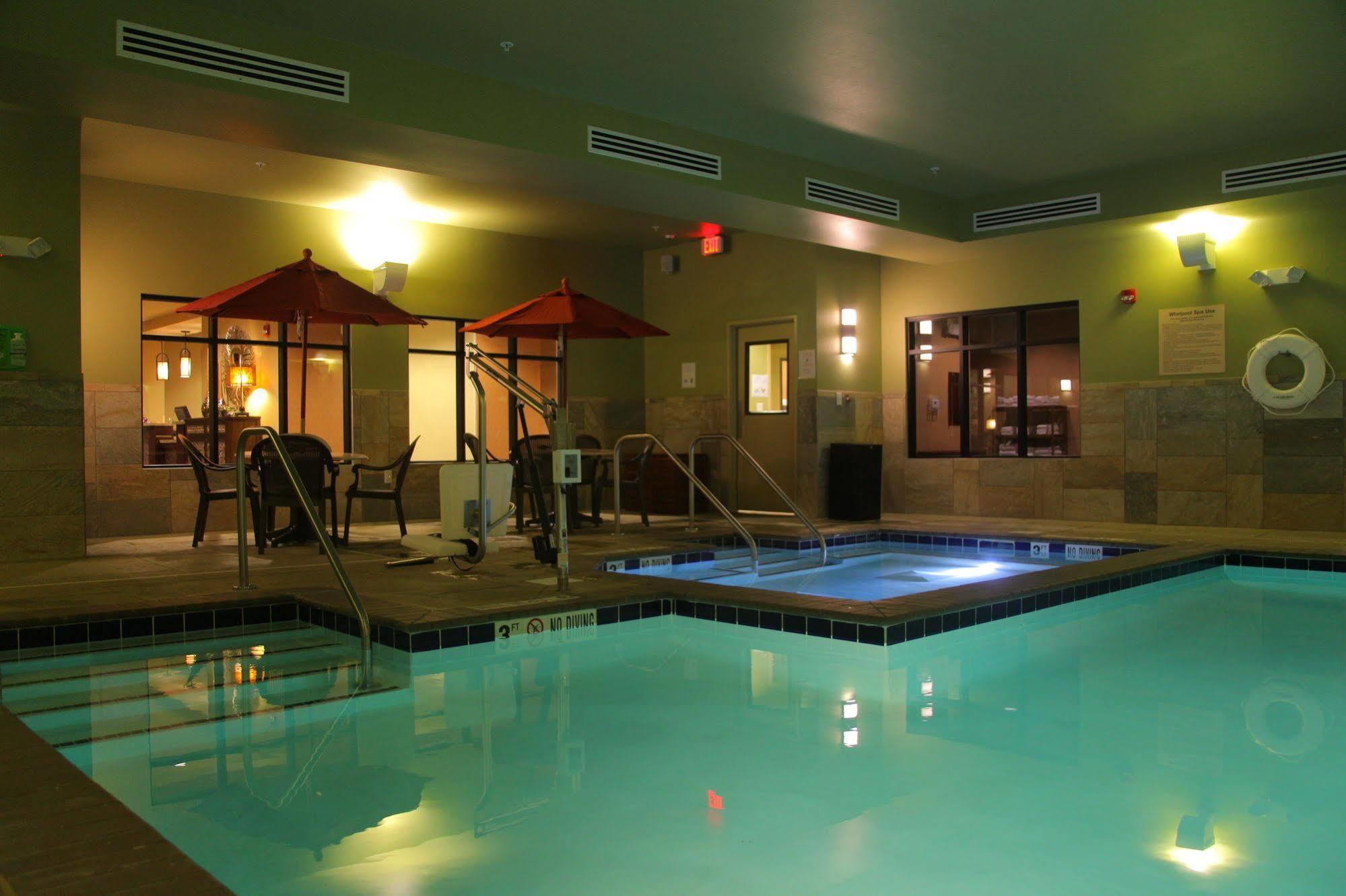 Little Missouri Inn & Suites New Town Eksteriør billede